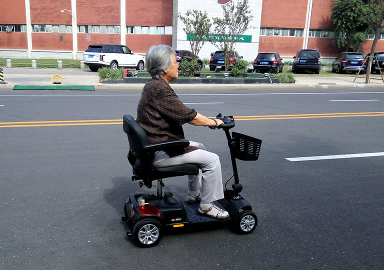 很多人的疑問——折疊老年電動代步車可以上路嗎[元亨電動]