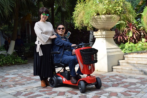 短視頻時代越來越被老年夫妻感動 是對父母的愧疚