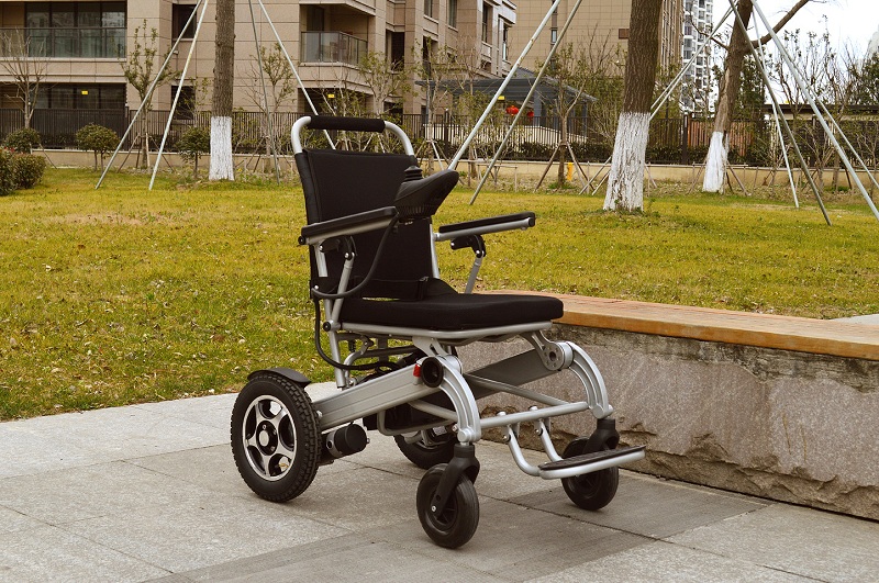 電動(dòng)輪椅車的電機(jī)齒輪如何保養(yǎng)？【元亨電動(dòng)】