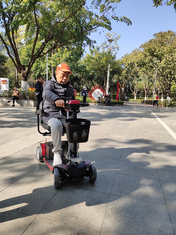 老年人出行，低速老年代步車，成了必不可少的出行利器【元亨電動】