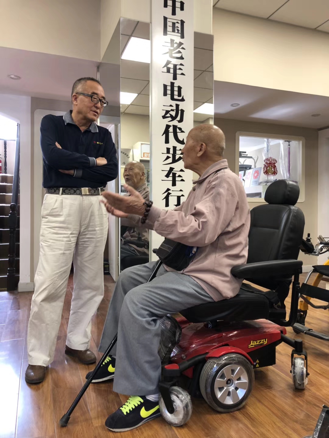 老年電動輪椅