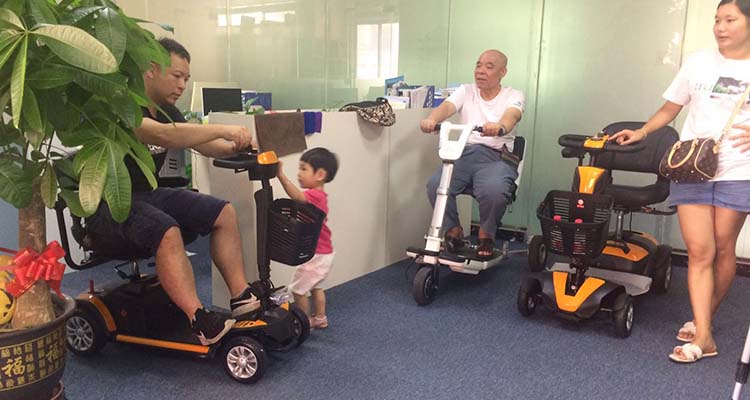 電動三輪代步車