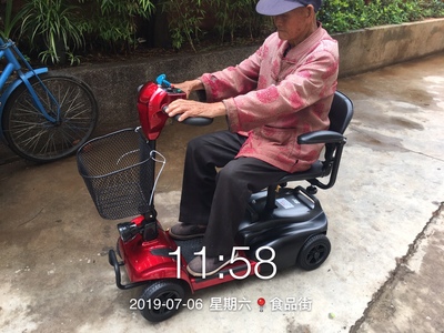 老年電動代步車
